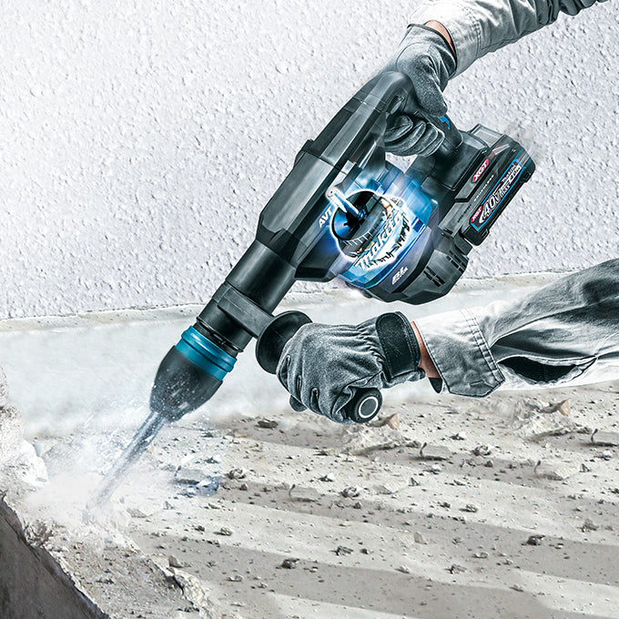 Makita HM001GM202 40V MAX XGT Li-Ion (4.0 Ah) 13 lbs. SDS-MAX Demolition Hammer with Brushless Motor and AWS Kit